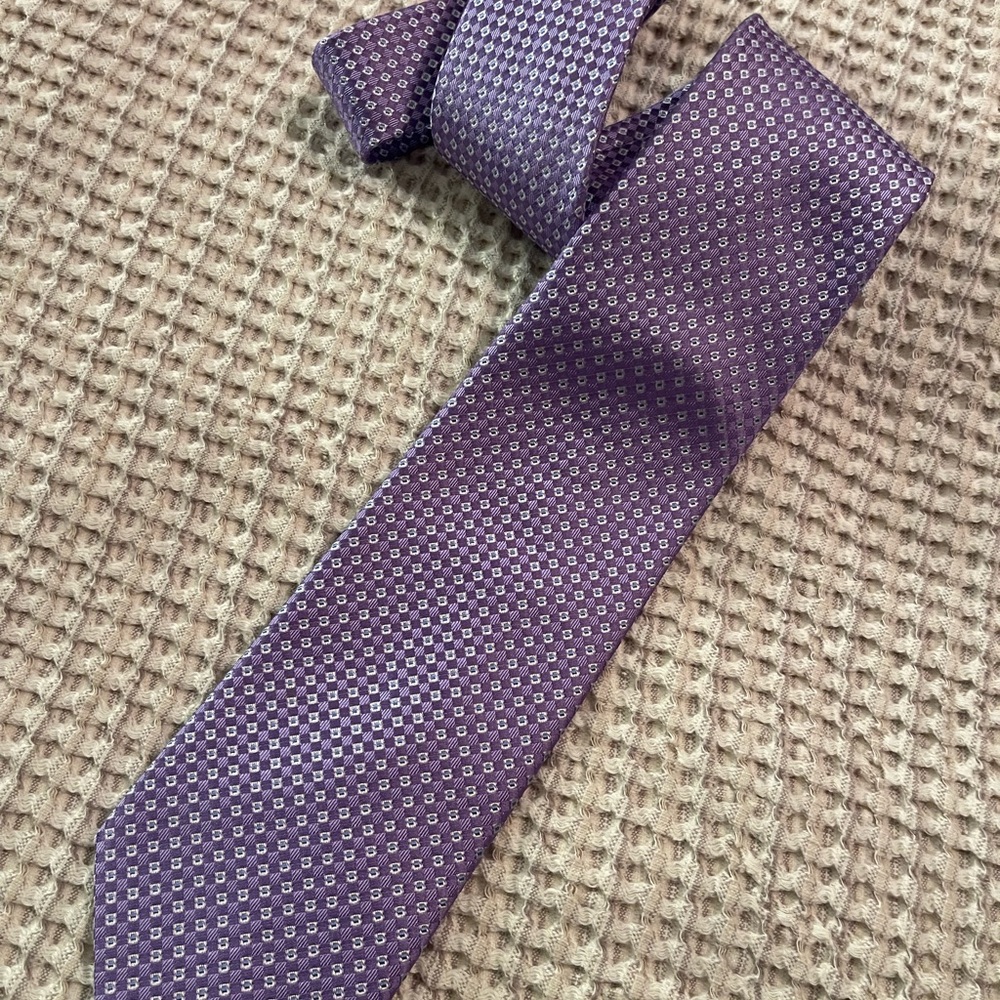 Elegant Purple Geometric Men's Tie